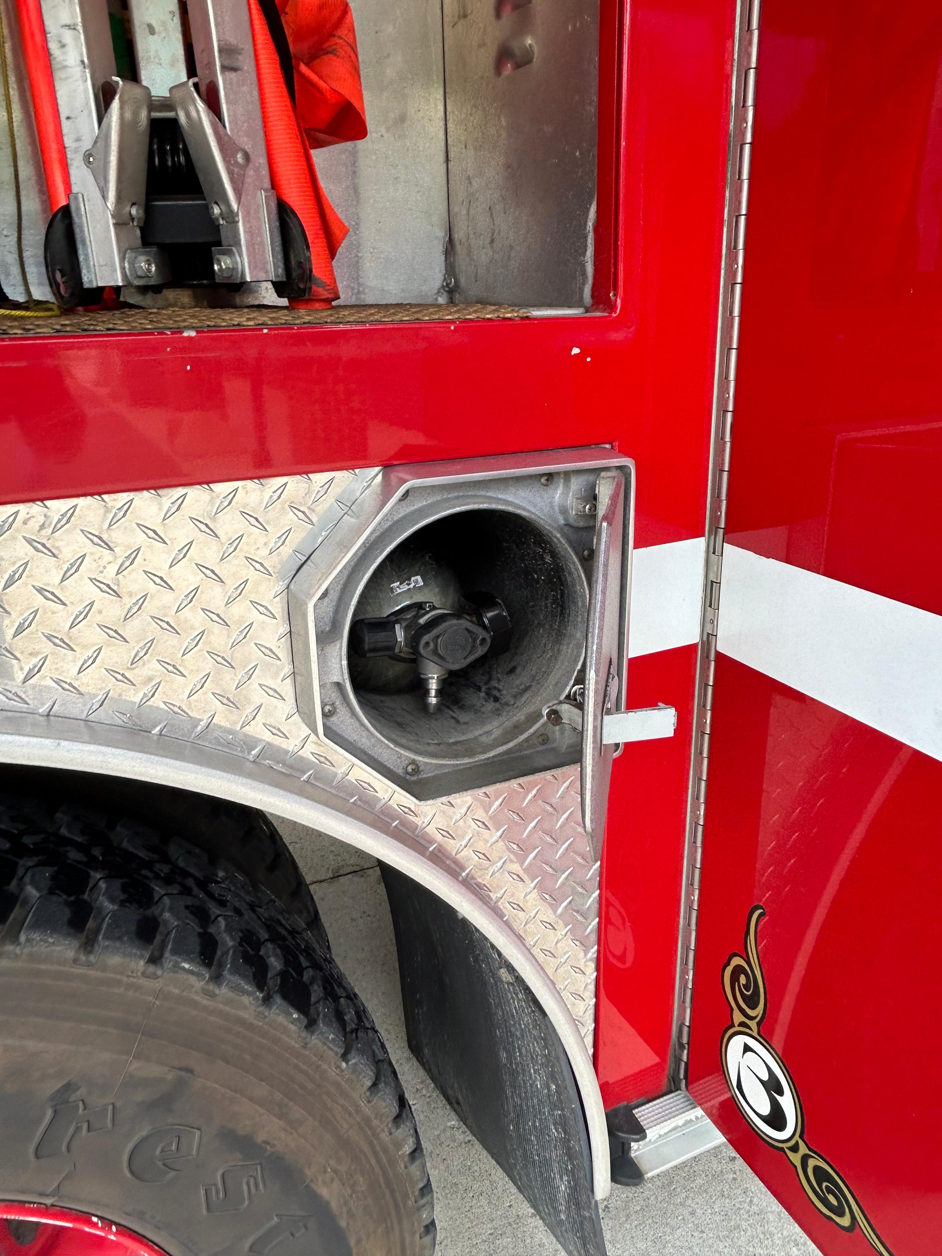 2004 Freightliner/E-One Engine - image 21