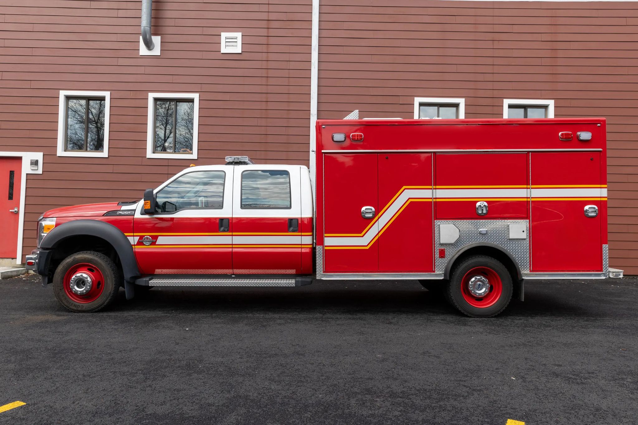 2014 Ford 4x4 Light Rescue - image 2