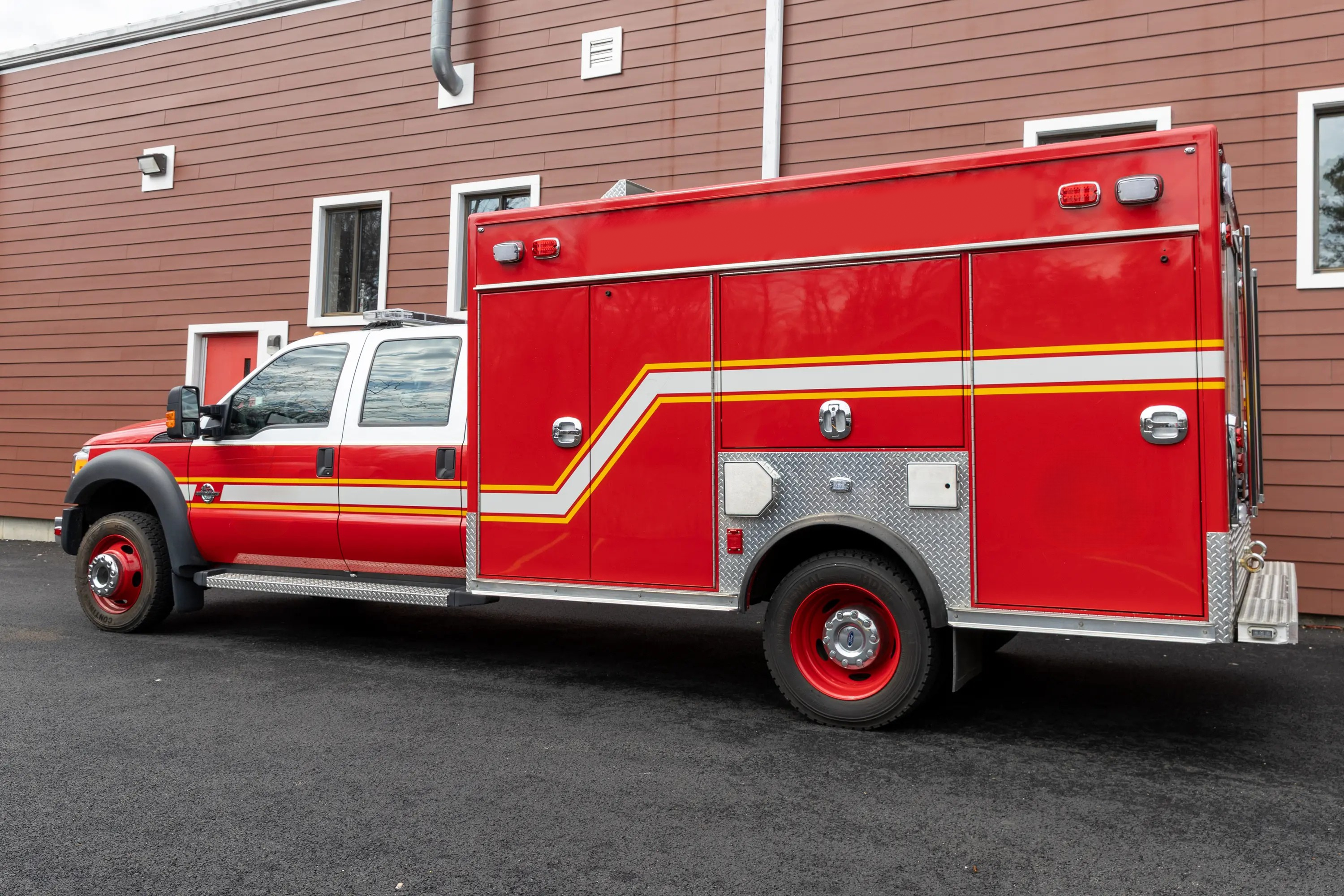 2014 Ford 4x4 Light Rescue - image 3