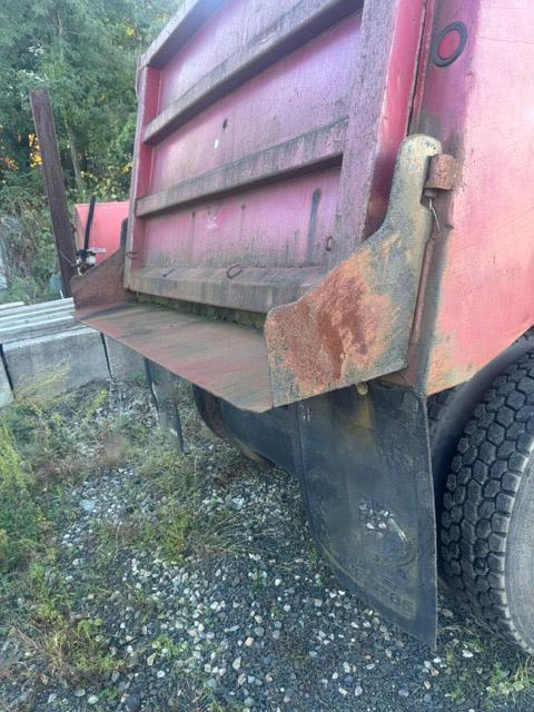 1988 Volvo N12 Dump Truck - image 4