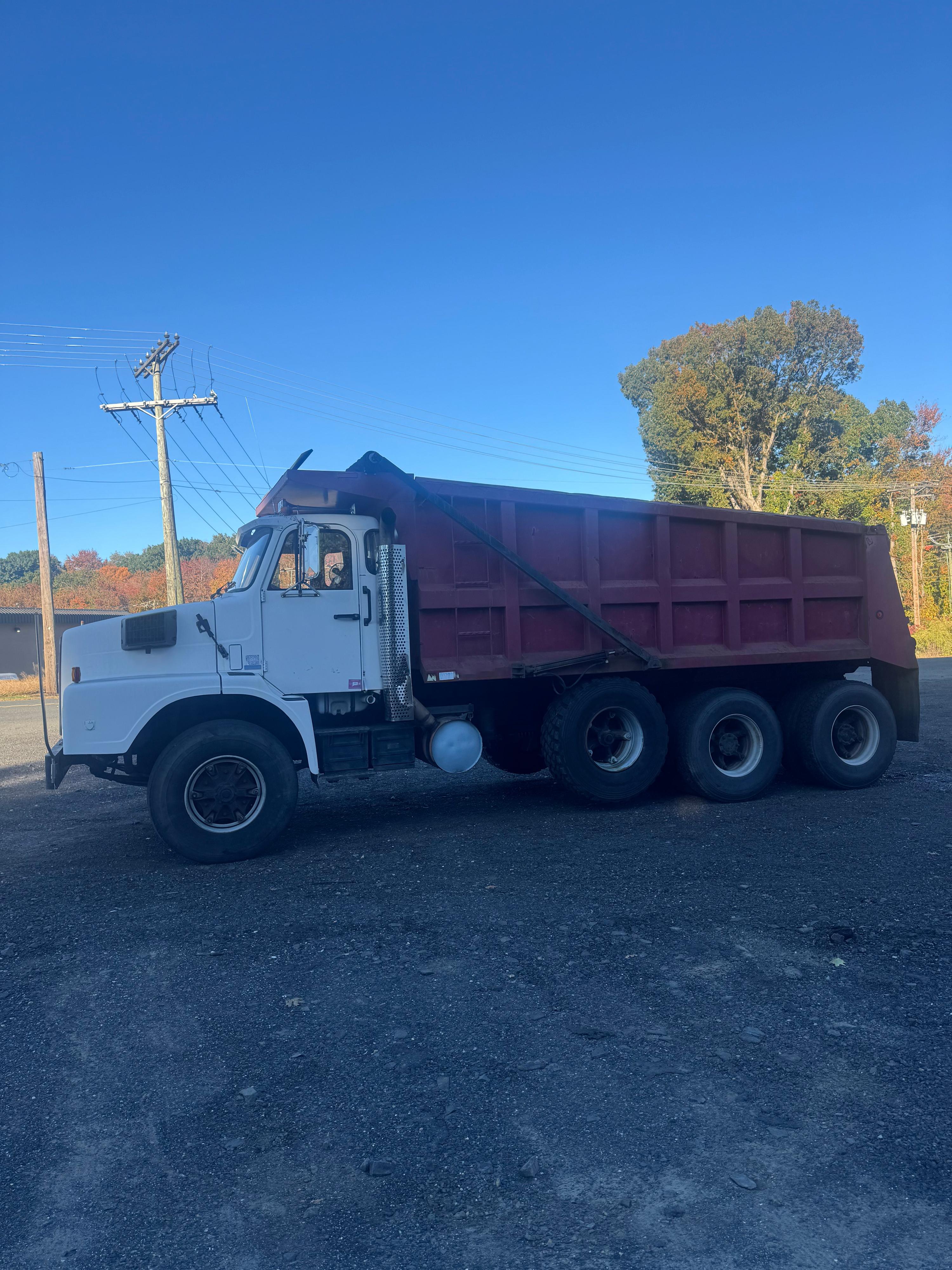 1988 Volvo N12 Dump Truck - image 3