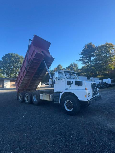 1988 Volvo N12 Dump Truck - image 1
