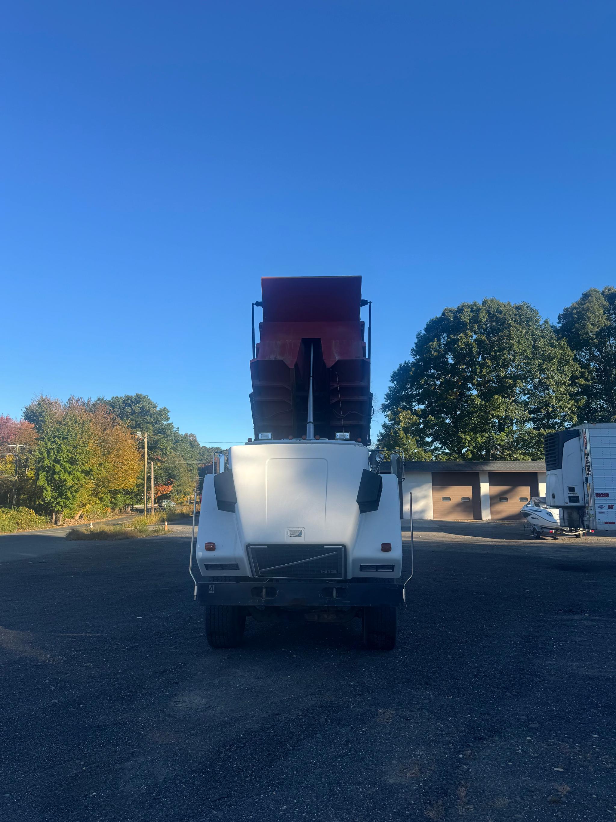 1988 Volvo N12 Dump Truck - image 3
