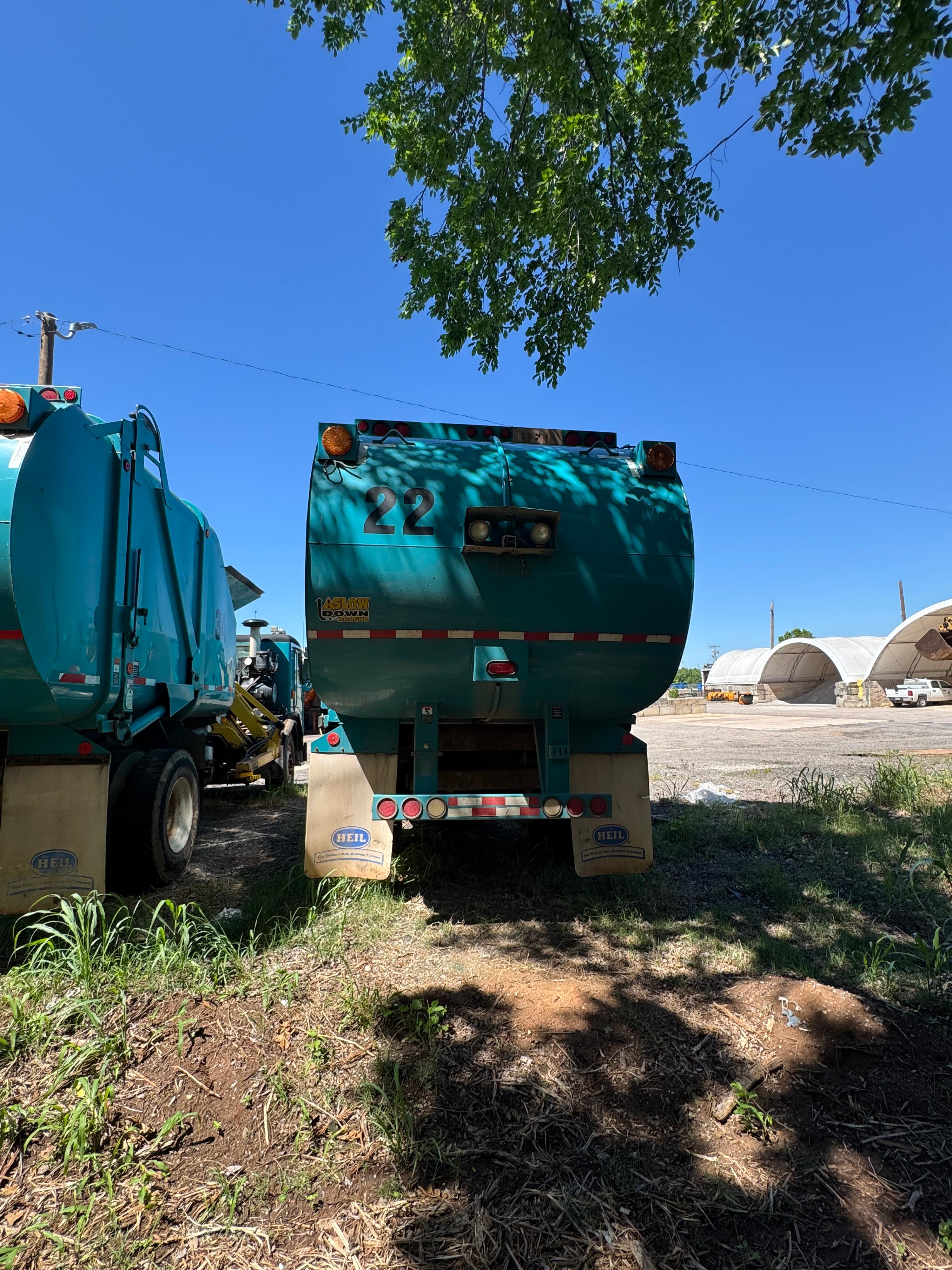 2013 Peterbuilt 320 Garbage truck - image 33