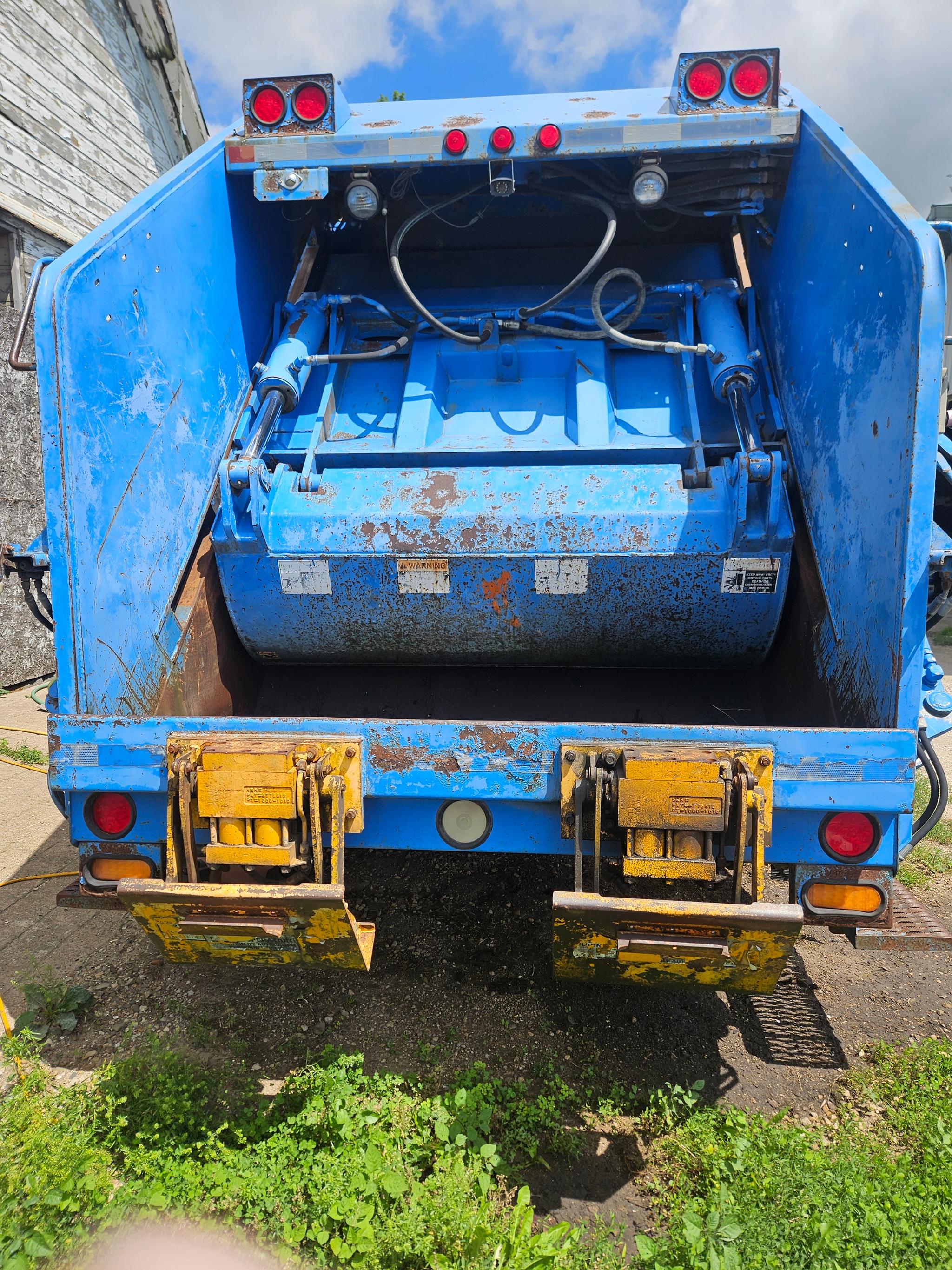 2007 Sterling New Way Rear Loader - image 3