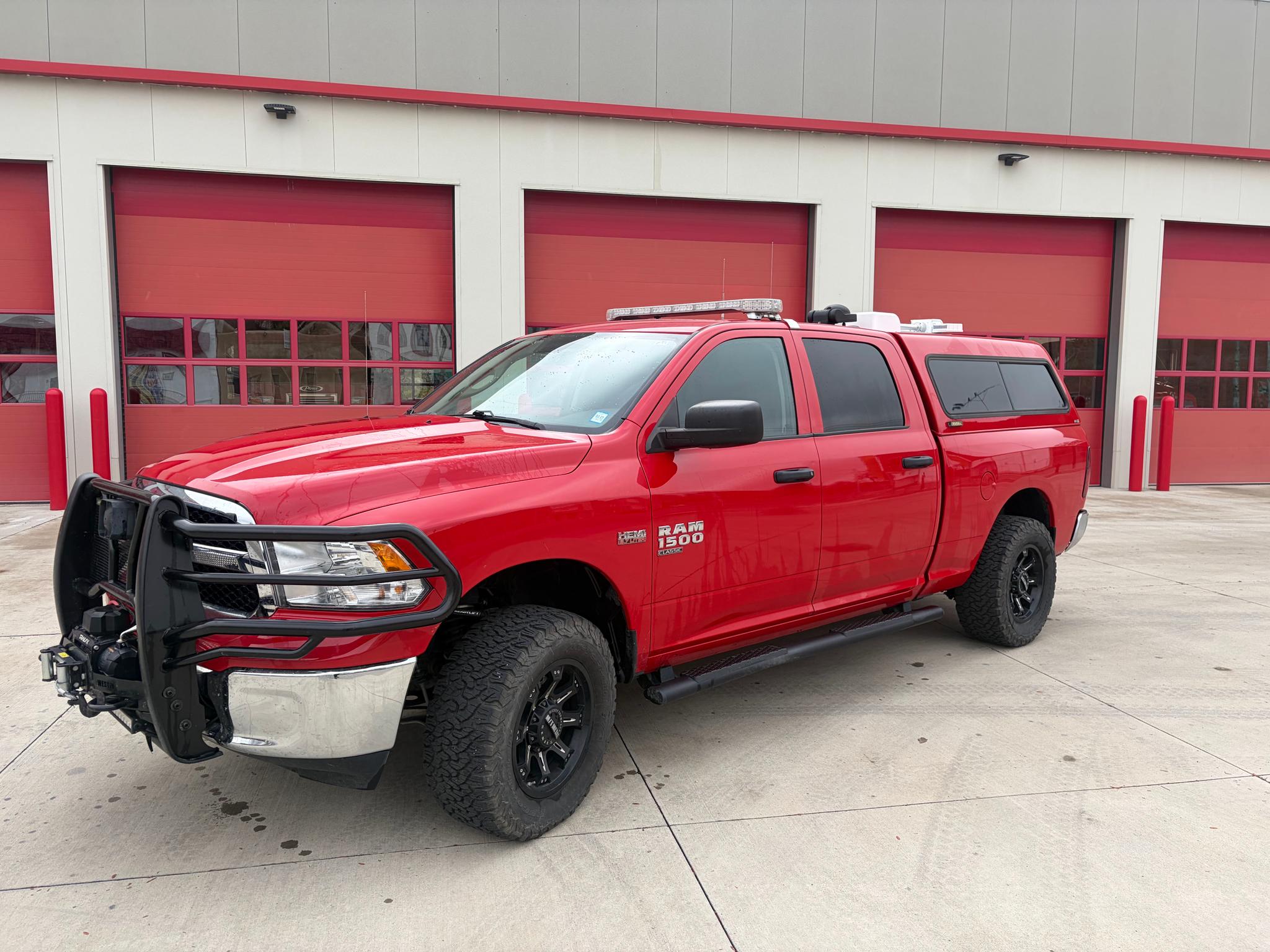 2023 Ram 4x4 Command Truck - image 1