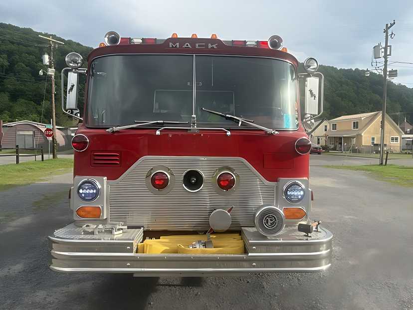 1992 Mack Pumper — photo 4