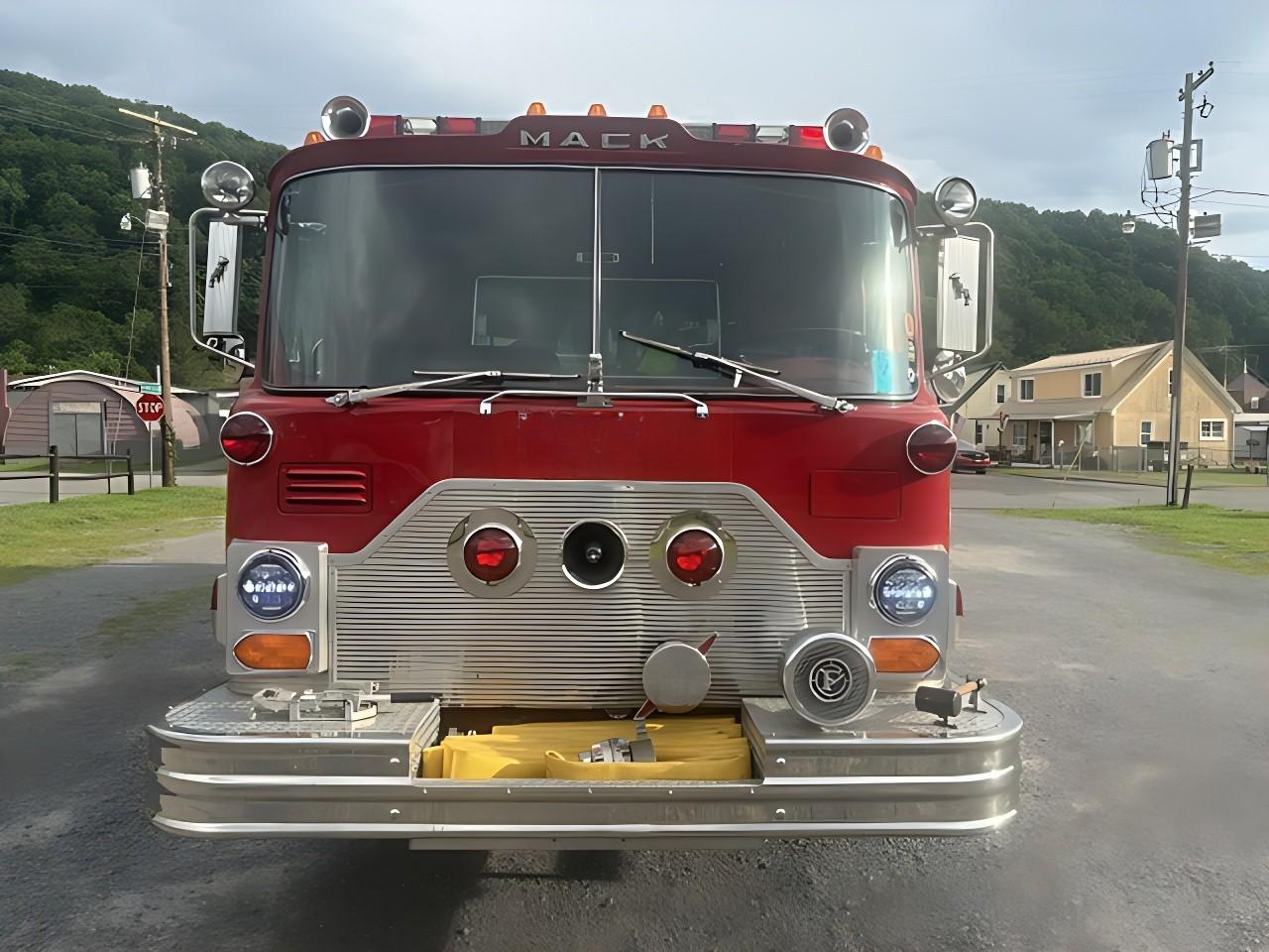 1992 Mack Pumper - image 4