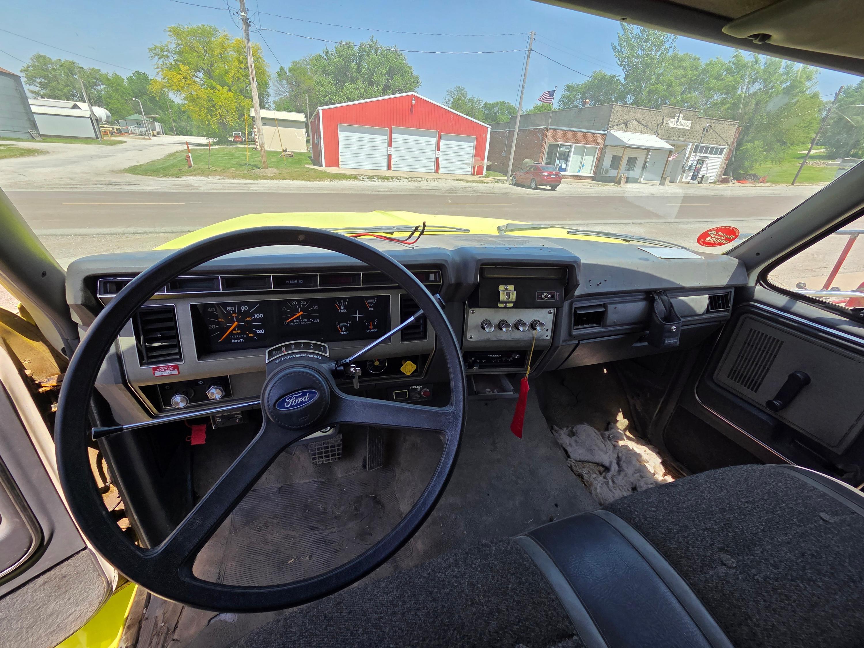 1989 Ford F800 Tanker - image 6