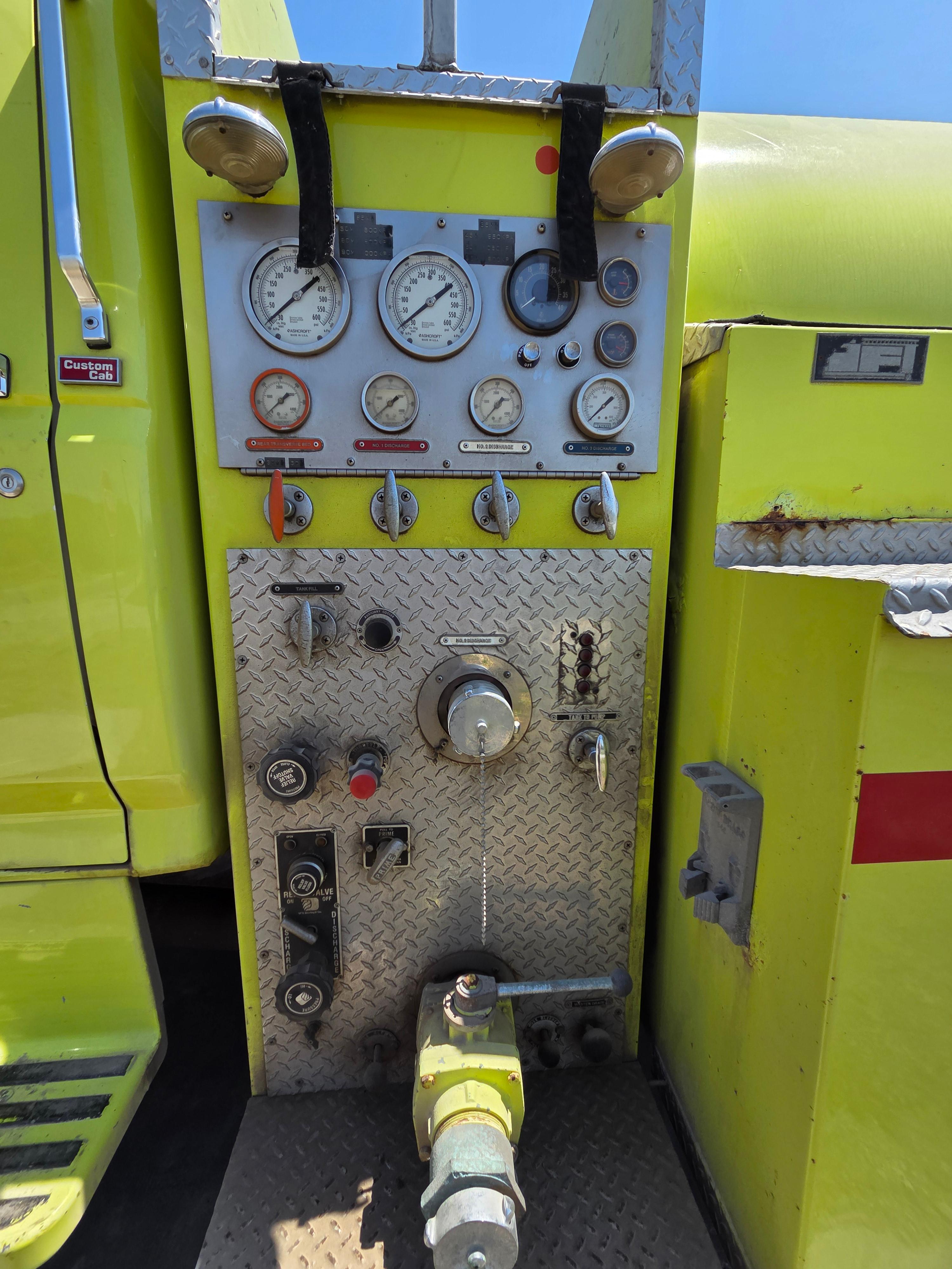 1989 Ford F800 Tanker - image 8