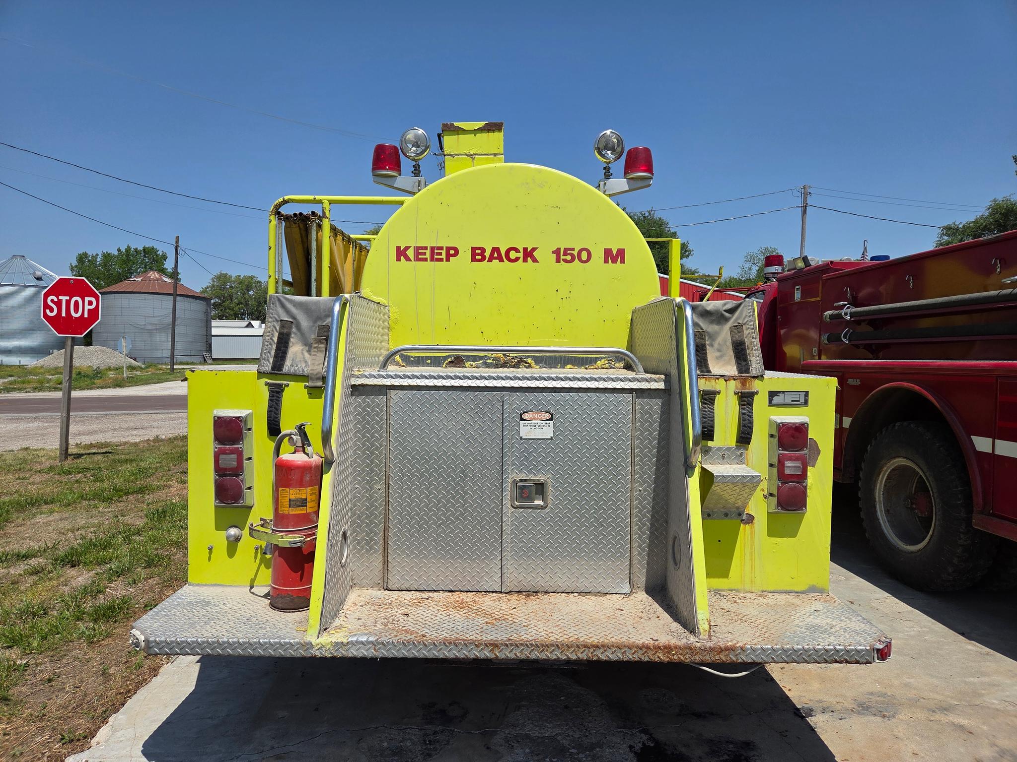 1989 Ford F800 Tanker - image 4