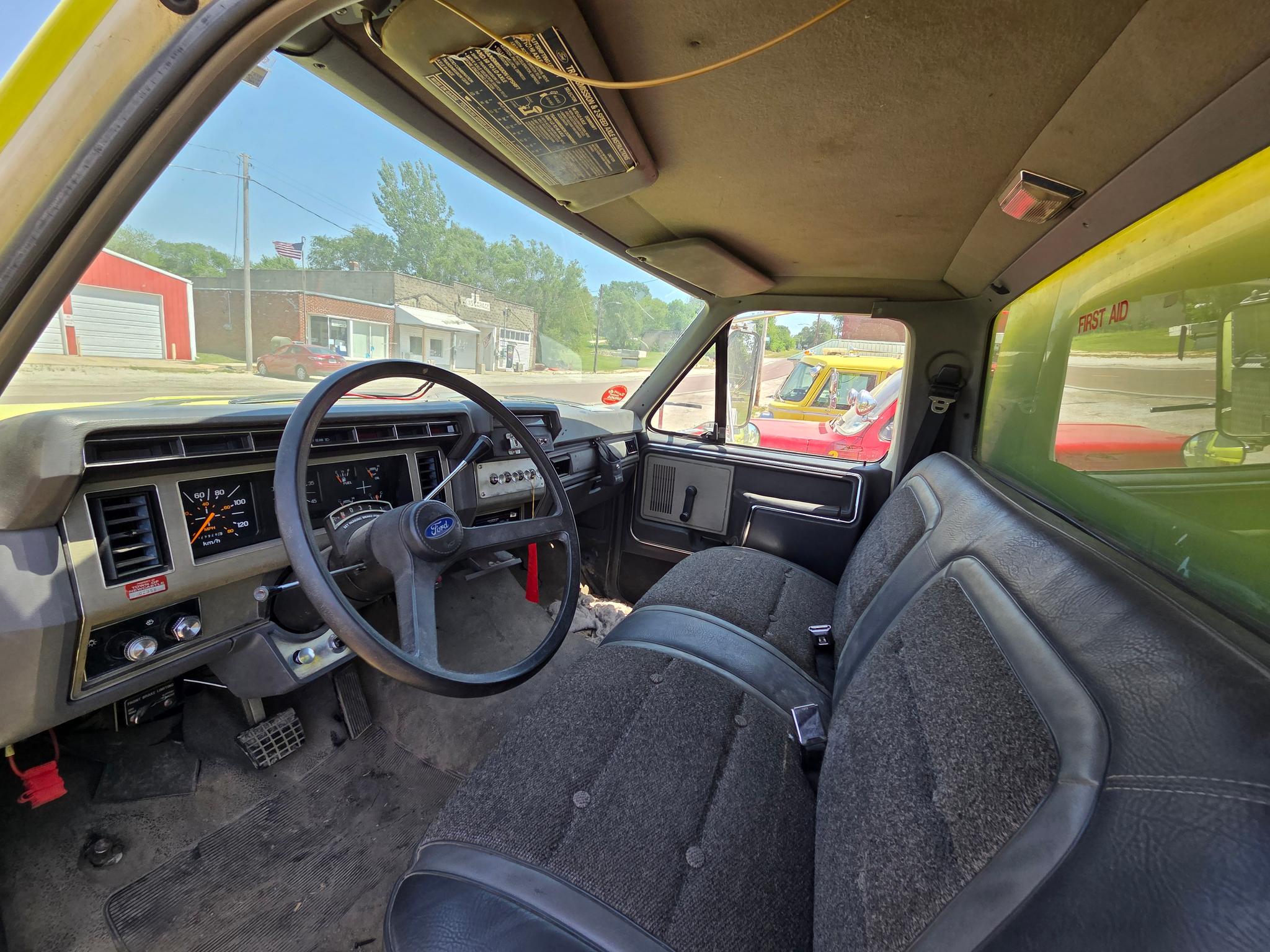 1989 Ford F800 Tanker - image 5