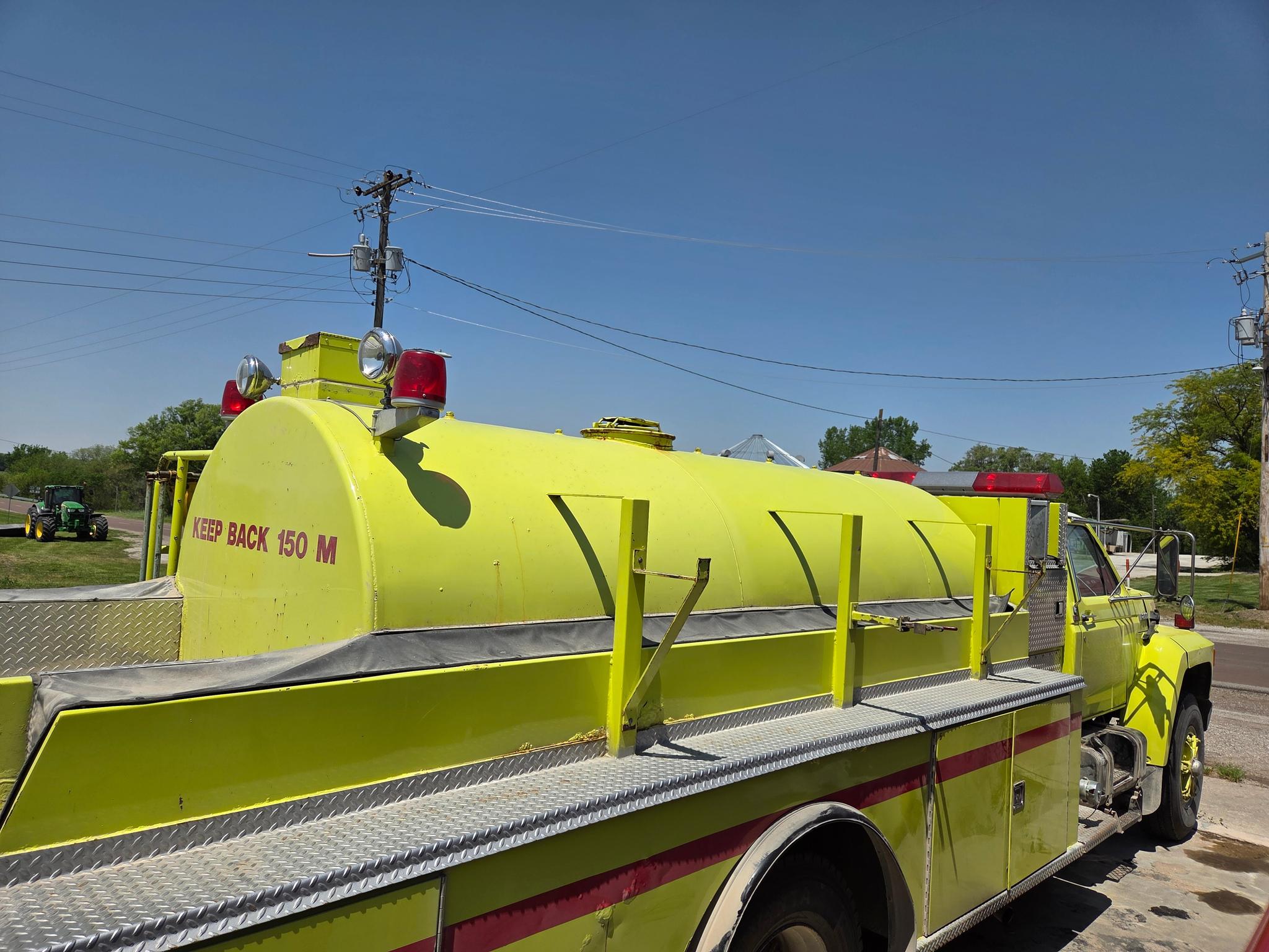 1989 Ford F800 Tanker - image 3