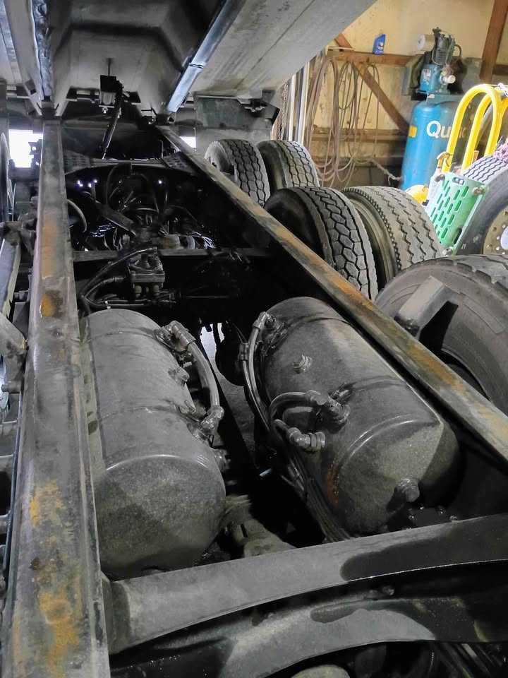 2020 Volvo Dump Truck — photo 6