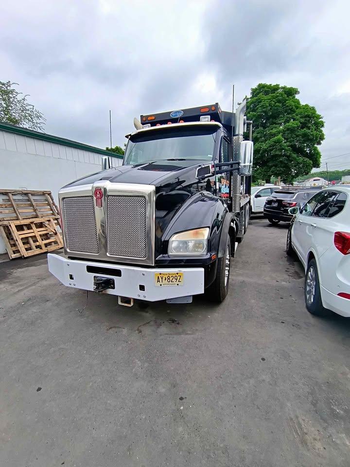 2023 Kenworth T880 Dump Truck - image 6