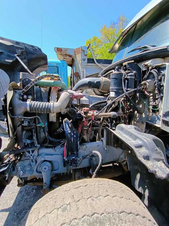 2015 Mack Dump Truck — photo 6