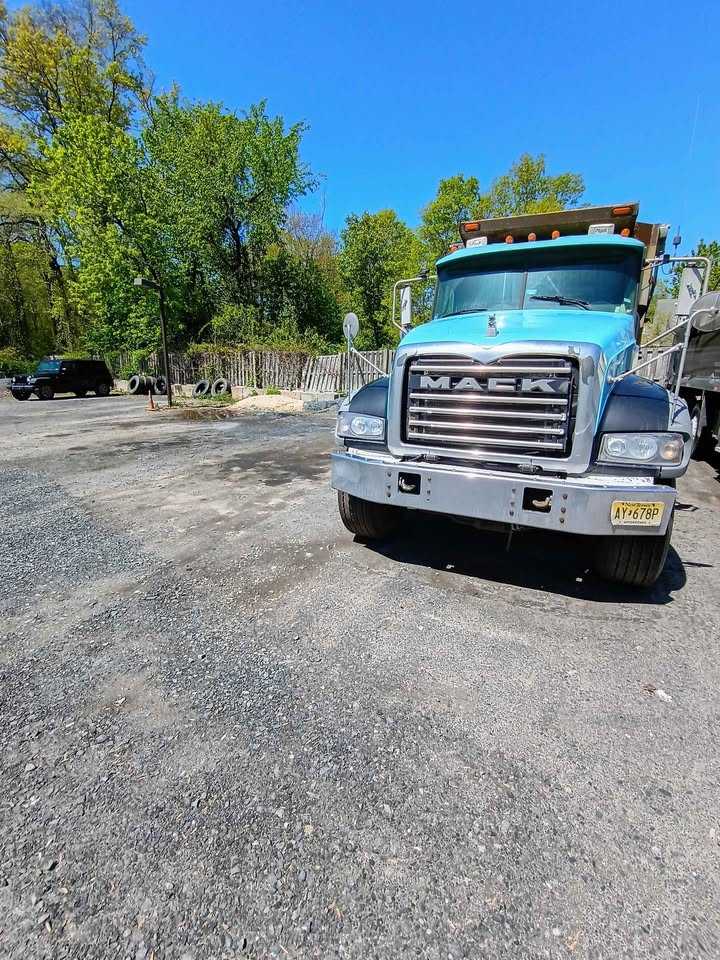 2017 Mack Dump Truck