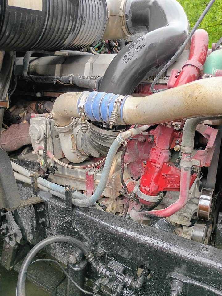 2015 Mack Dump Truck — photo 6