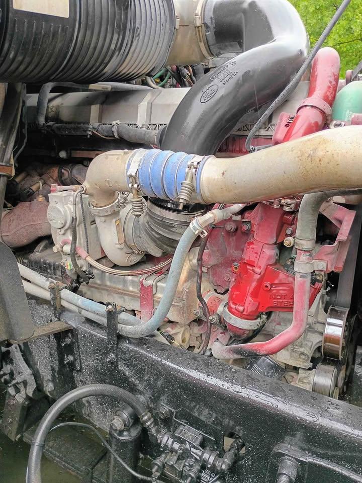 2015 Mack Dump Truck - image 6