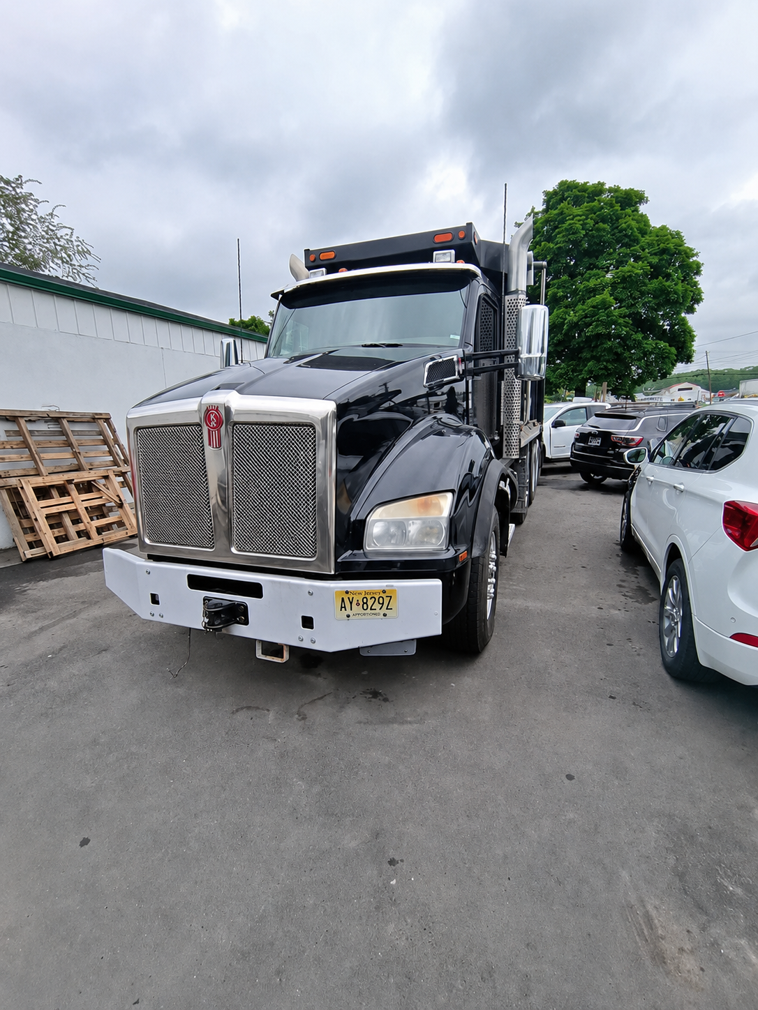 2023 Kenworth T880 Dump Truck - image 1