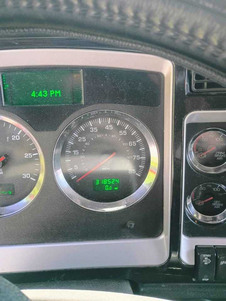 2020 Kenworth W900 — photo 8
