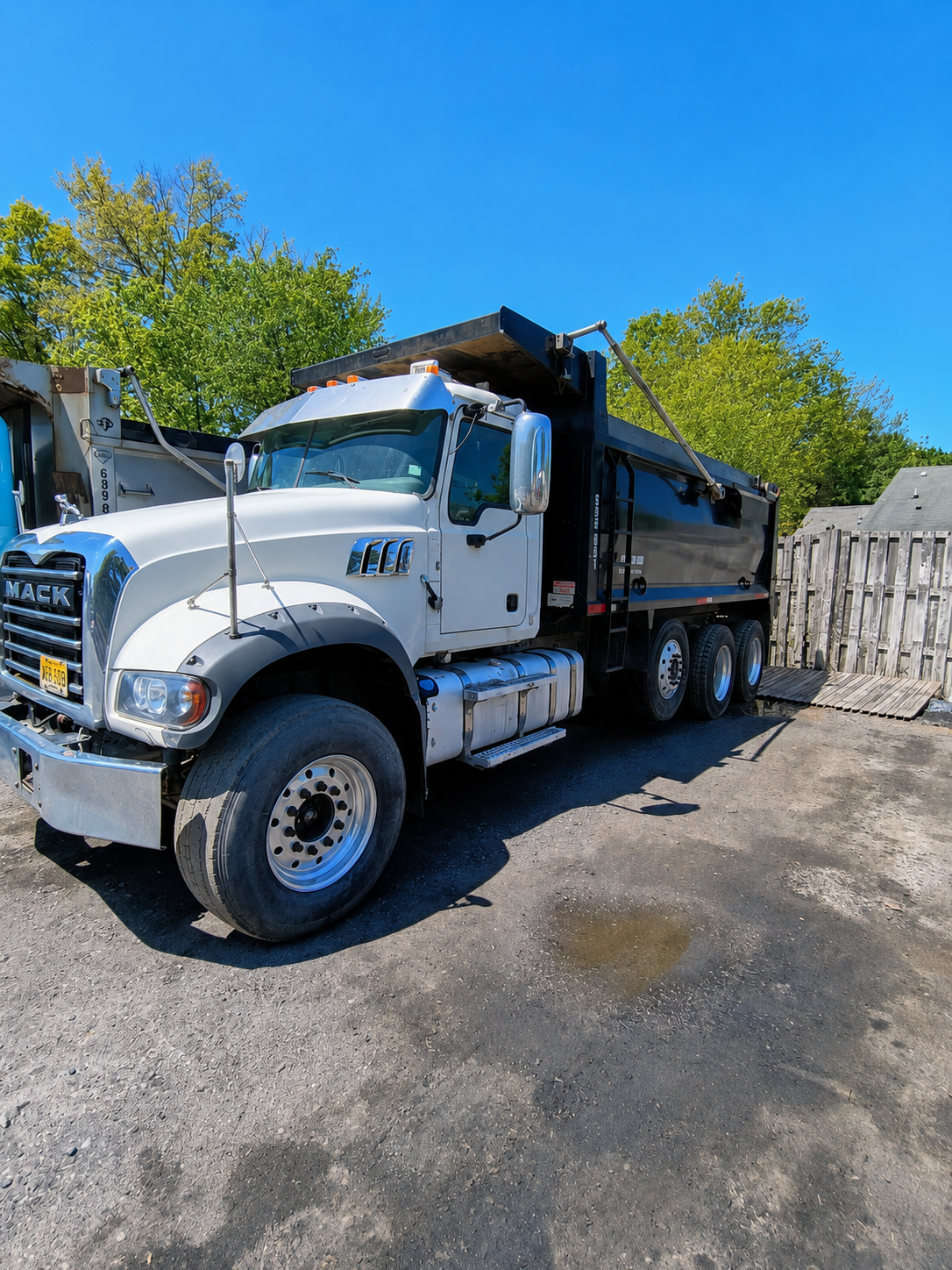2015 Mack Dump Truck - image 1