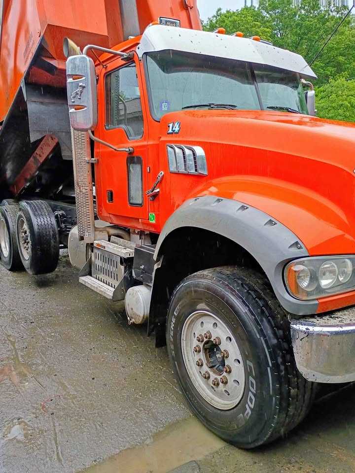 2017 Mack Dump Truck