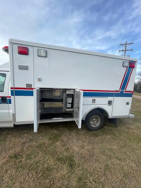 2002 Ford 4x4 Type I Ambulance - image 3