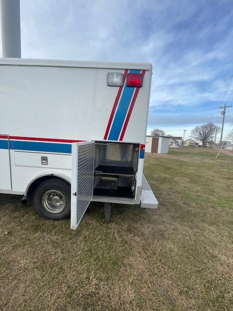 2002 Ford 4x4 Type I Ambulance - image 9