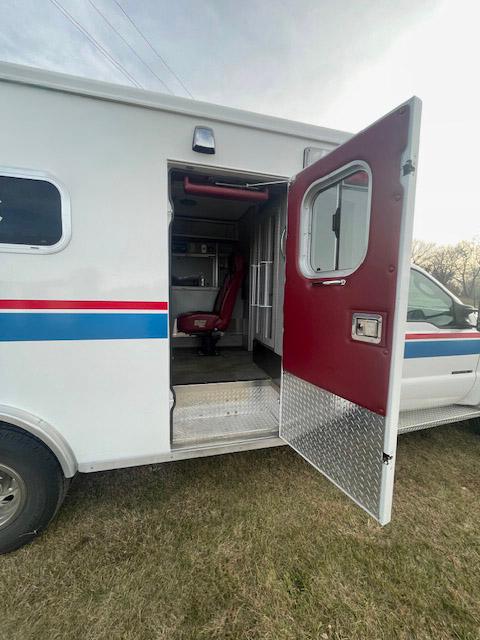 2002 Ford 4x4 Type I Ambulance - image 7