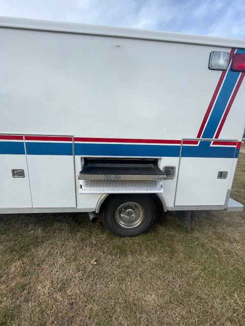 2002 Ford 4x4 Type I Ambulance - image 6