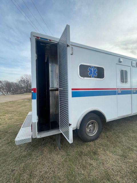 2002 Ford 4x4 Type I Ambulance - image 10