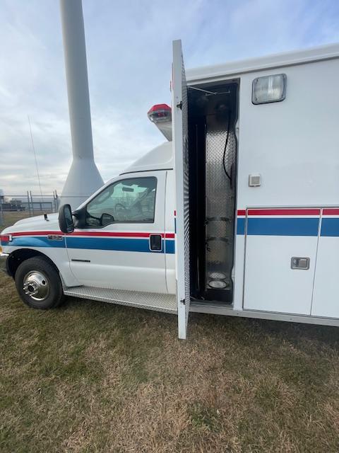 2002 Ford 4x4 Type I Ambulance - image 2