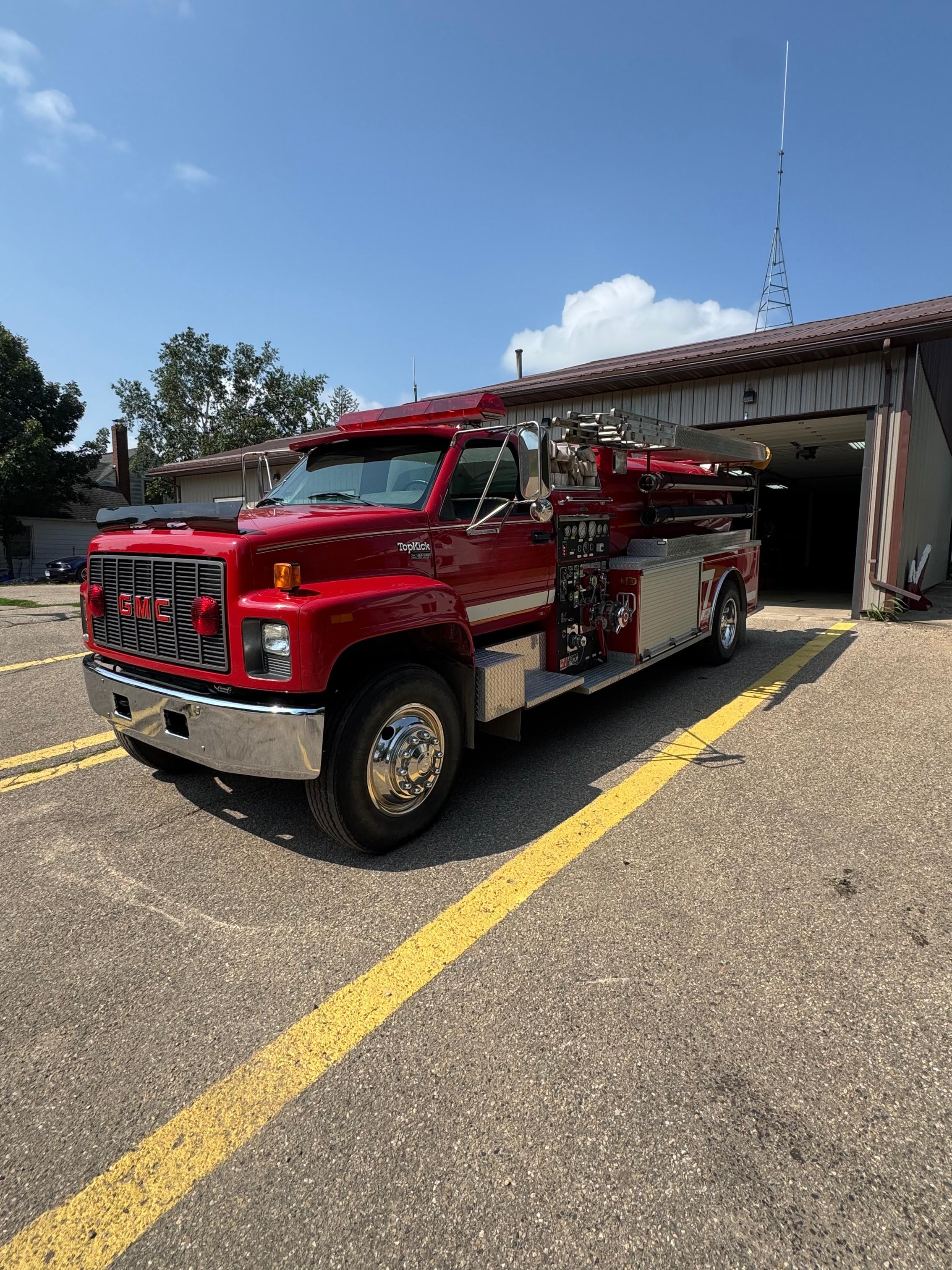 1995 MidWest GMC Pumper Tanker - image 1