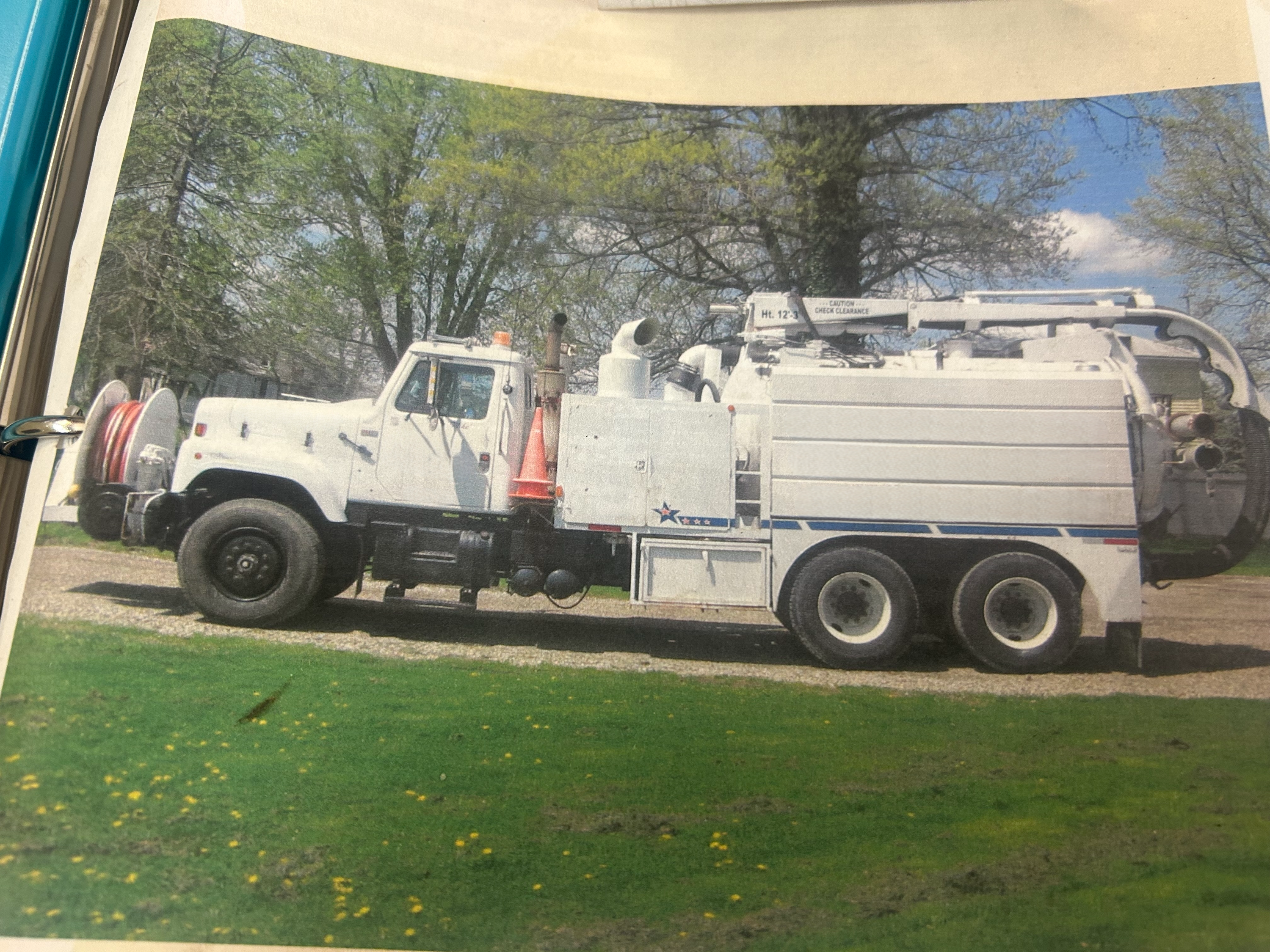 1989 International Aquatech Hydrovac - image 2