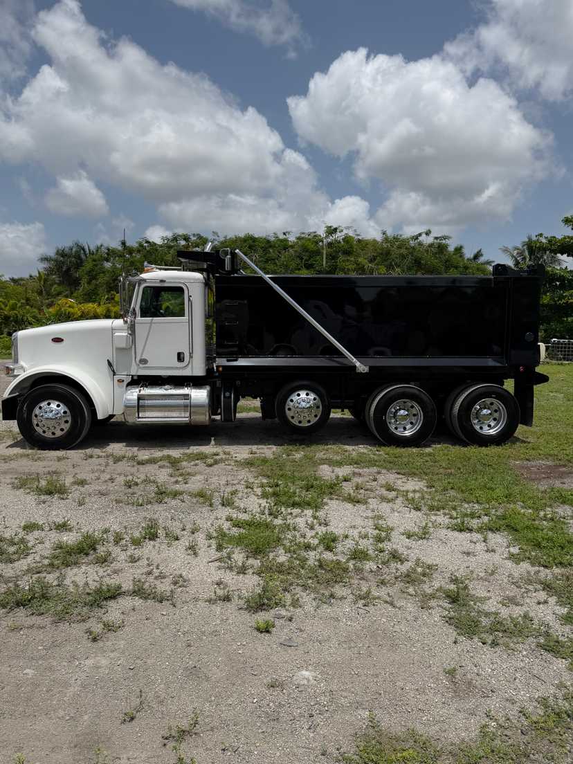 2019 Peterbilt 367 Dump Truck — photo 2