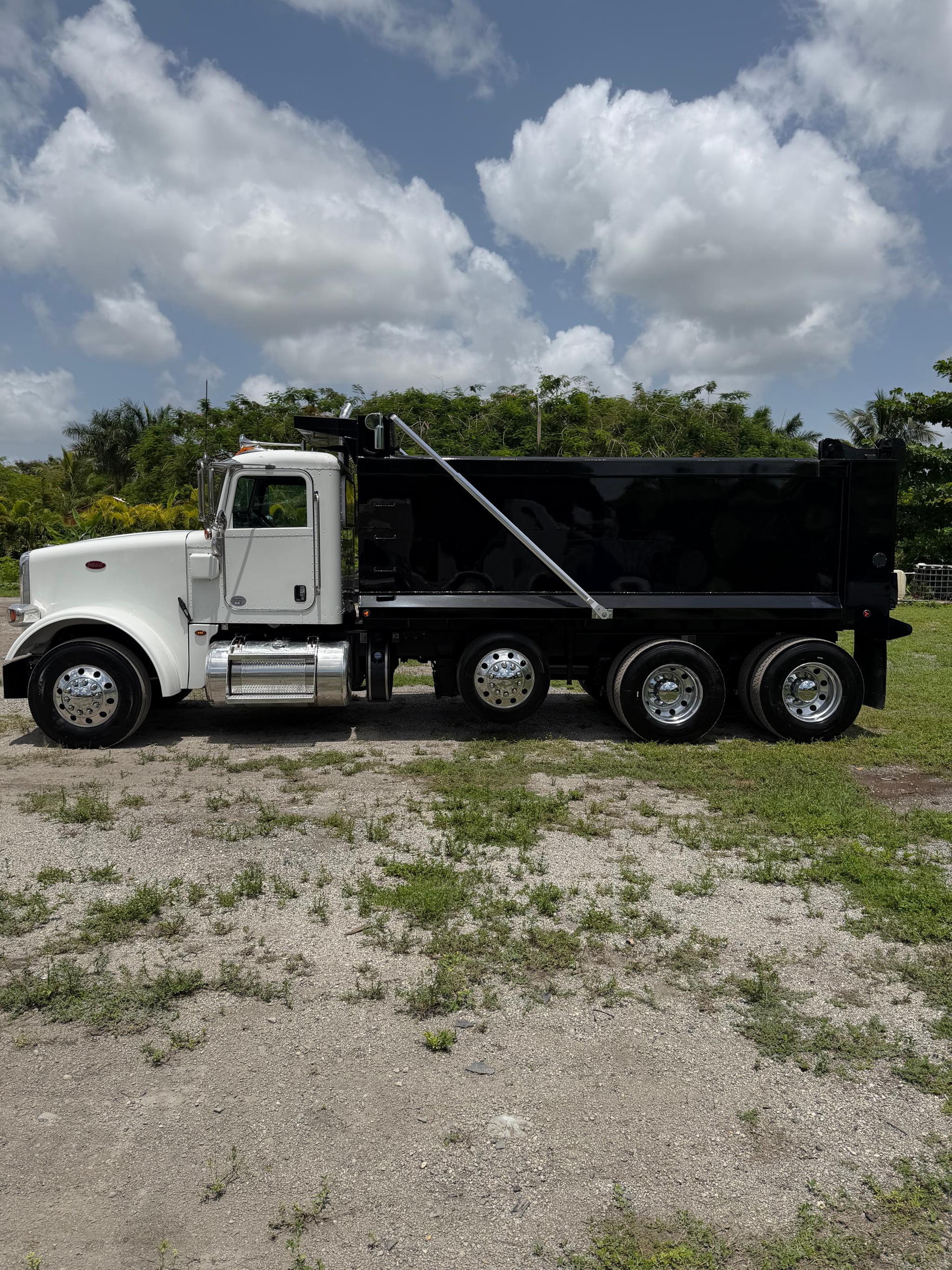 2019 Peterbilt 367 Dump Truck - image 2