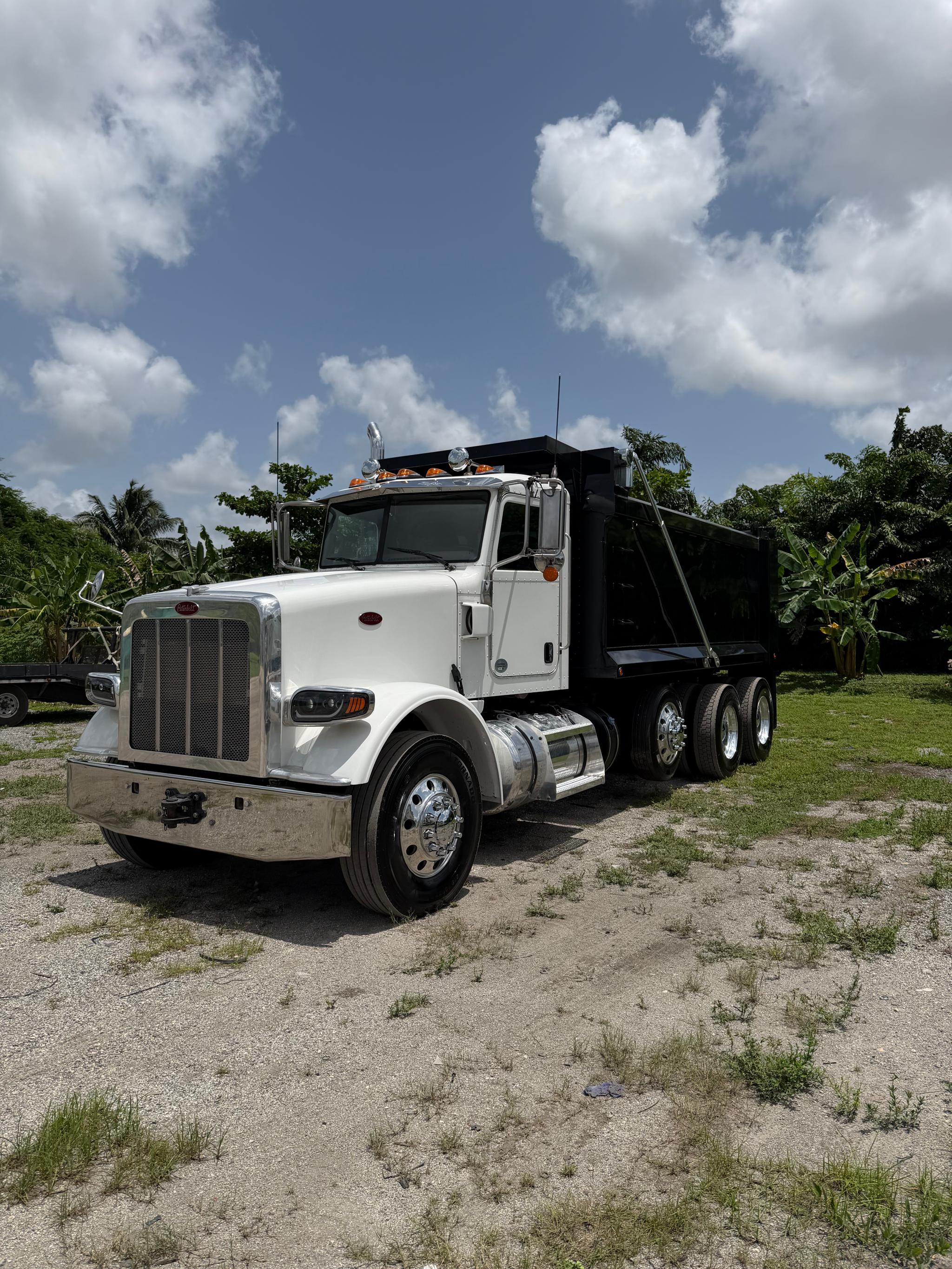 2019 Peterbilt 367 Dump Truck - image 1