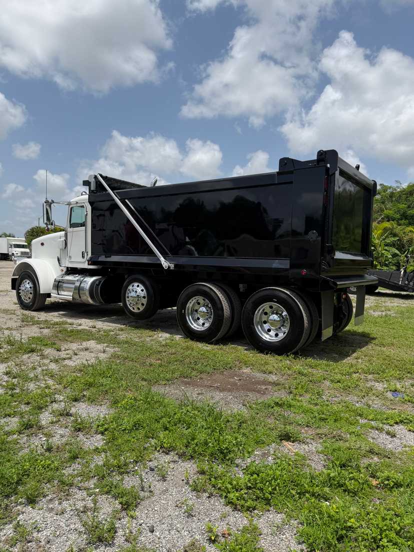 2019 Peterbilt 367 Dump Truck — photo 5
