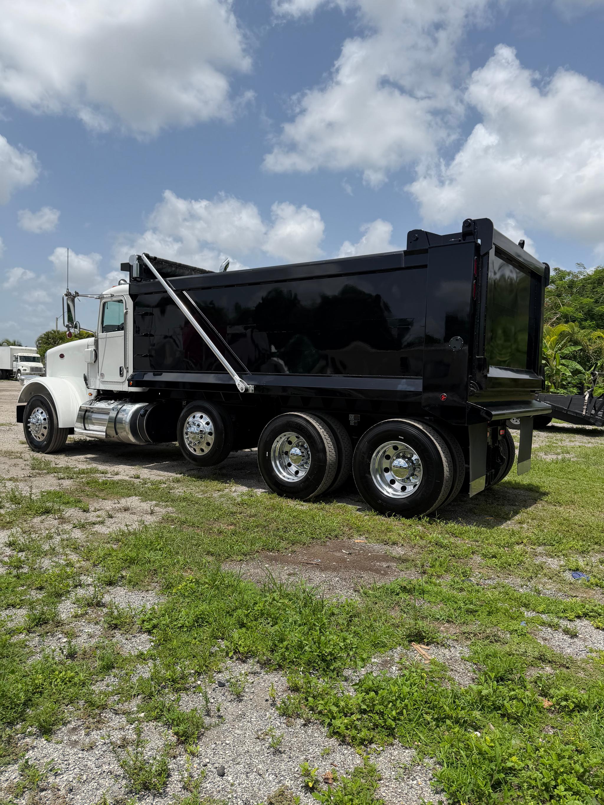 2019 Peterbilt 367 Dump Truck - image 5