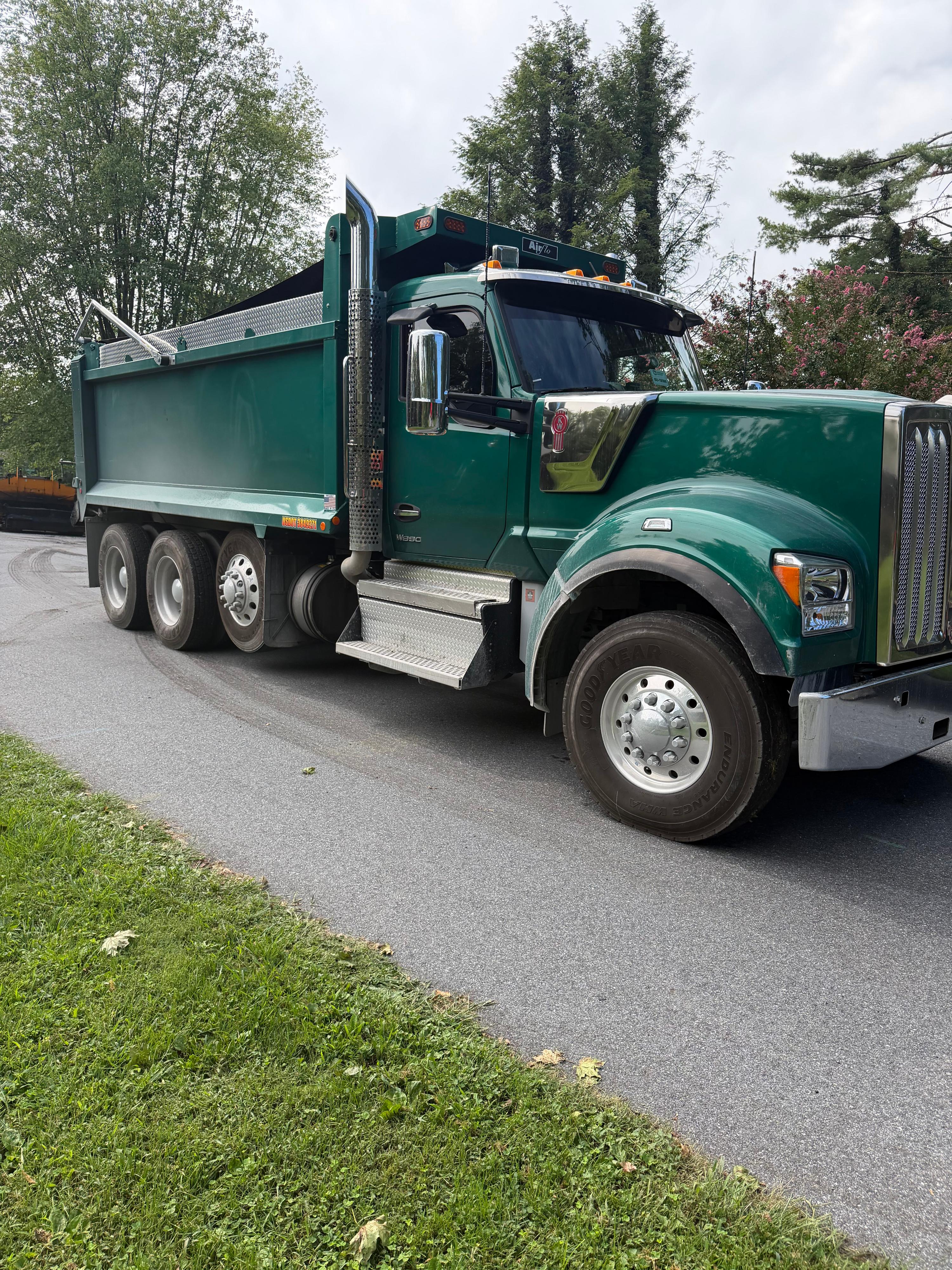 2025 Kenworth W990 Dump Truck - image 2