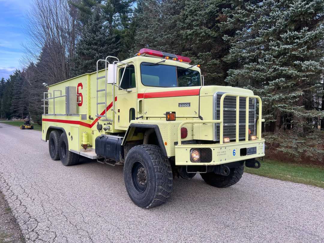 1987 P-18 International Paystar 6x6 Brush fire water tender
