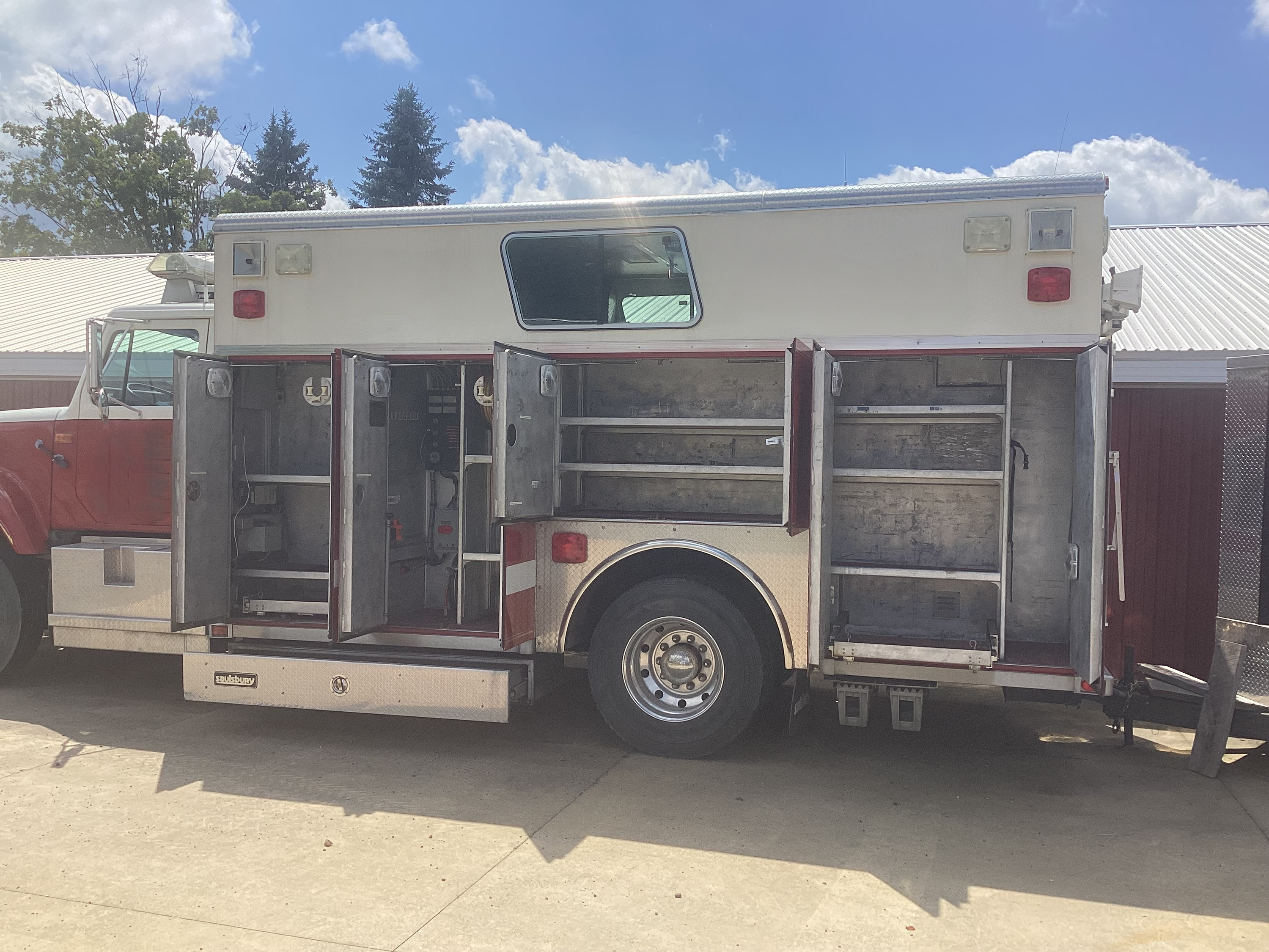 1992 Saulsbury International Heavy Rescue - image 6