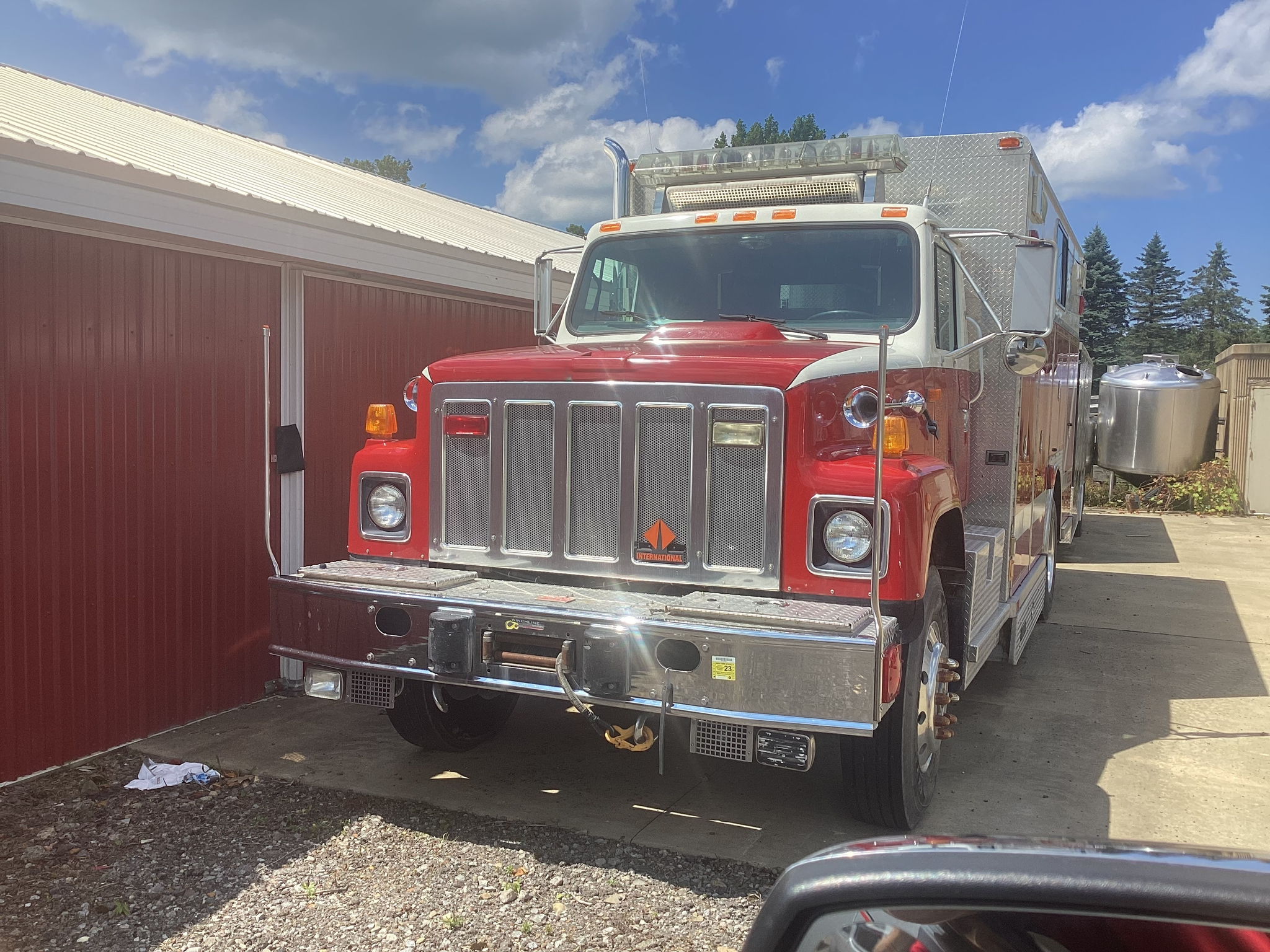 1992 Saulsbury International Heavy Rescue - image 3