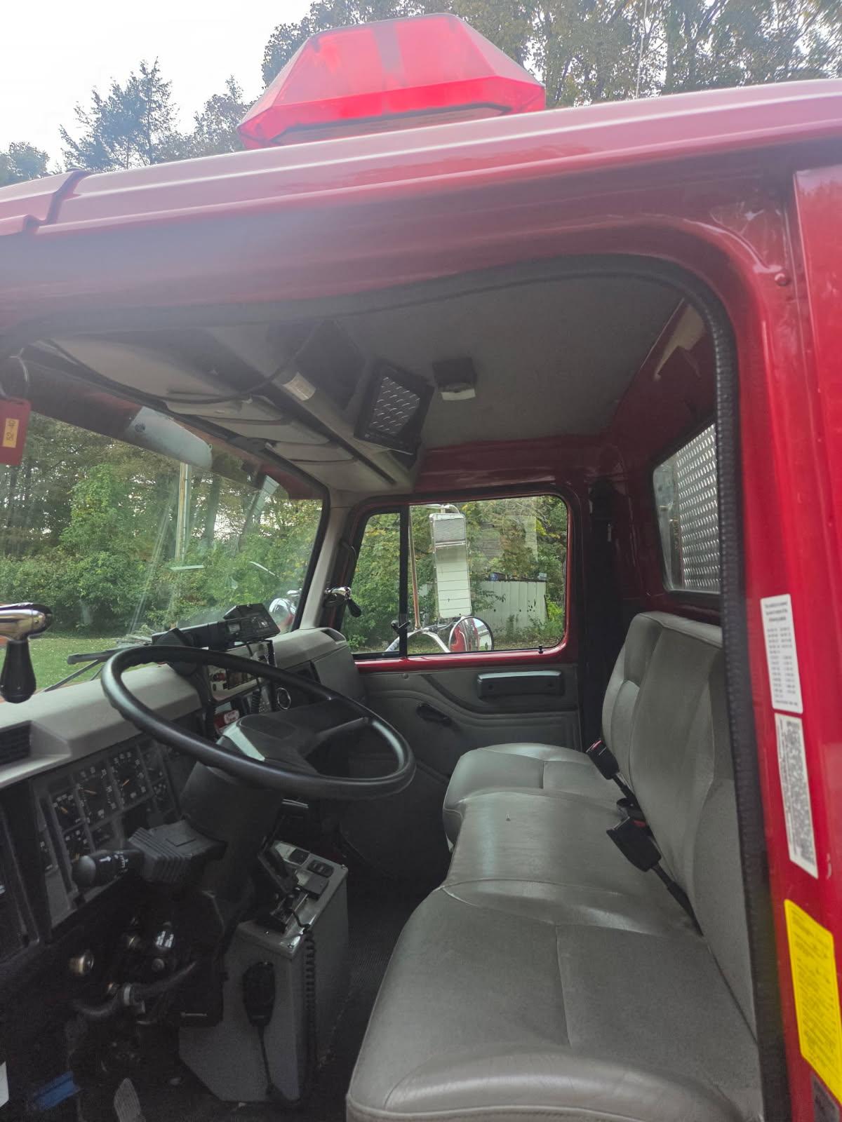 1996 International Medium Rescue - image 4