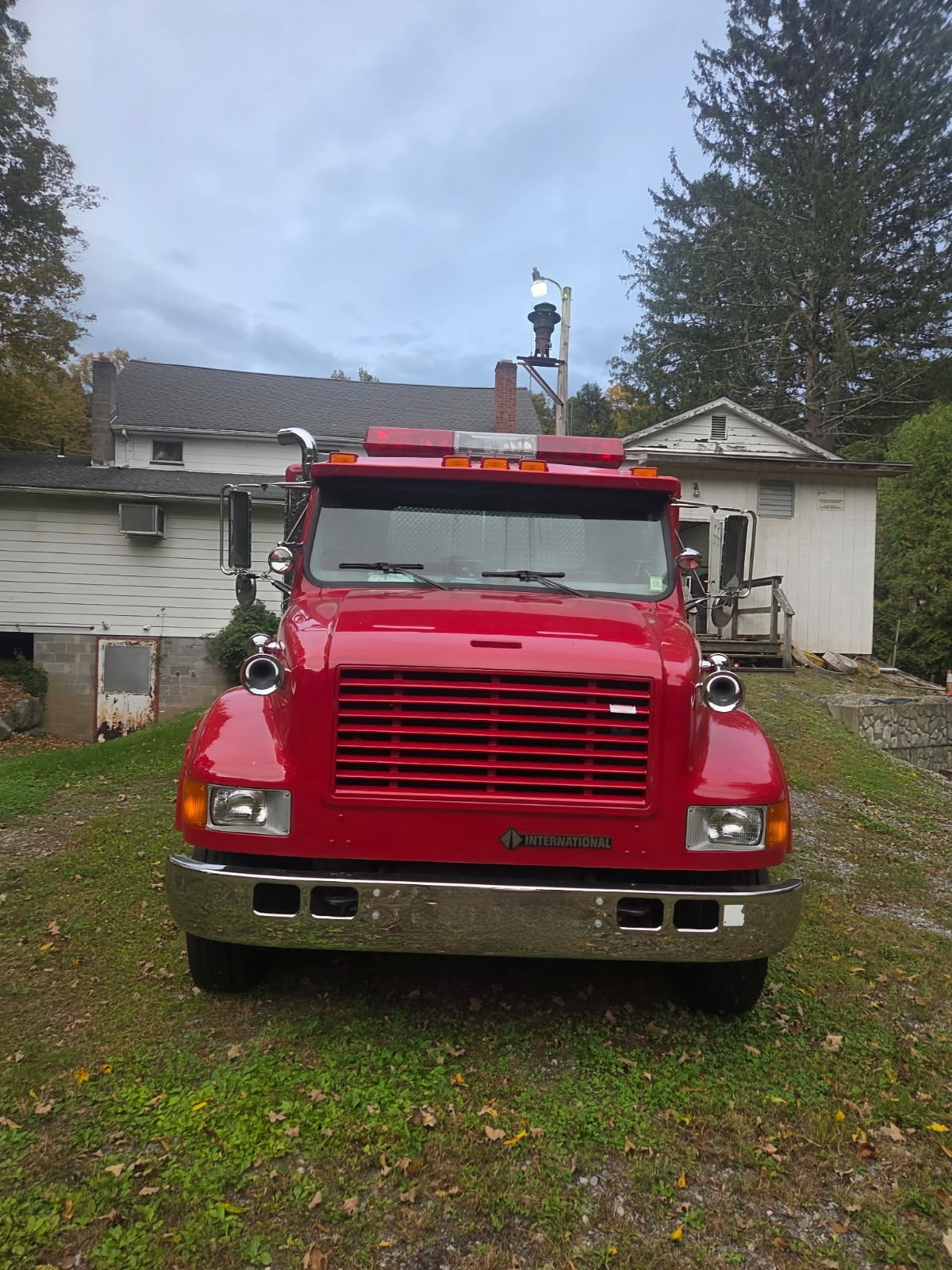 1996 International Medium Rescue - image 3
