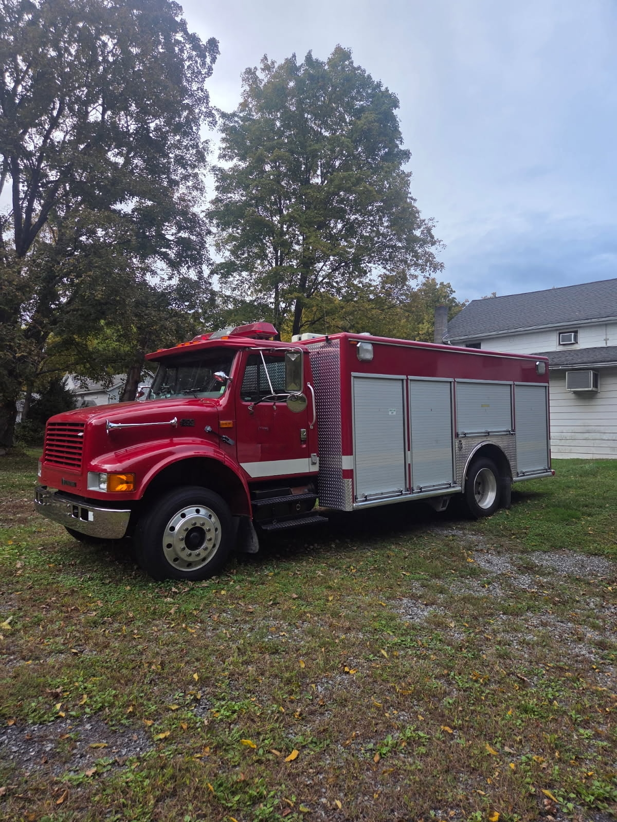 1996 International Medium Rescue - image 1