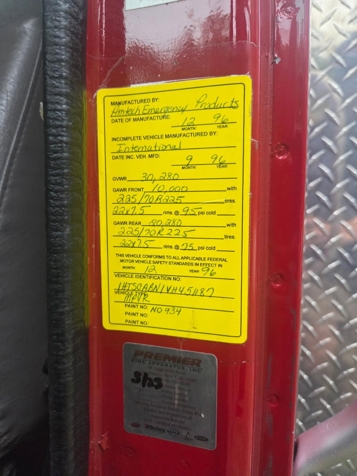1996 International Medium Rescue - image 5
