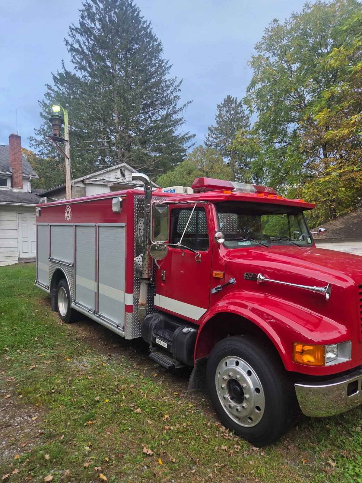 1996 International Medium Rescue - image 2