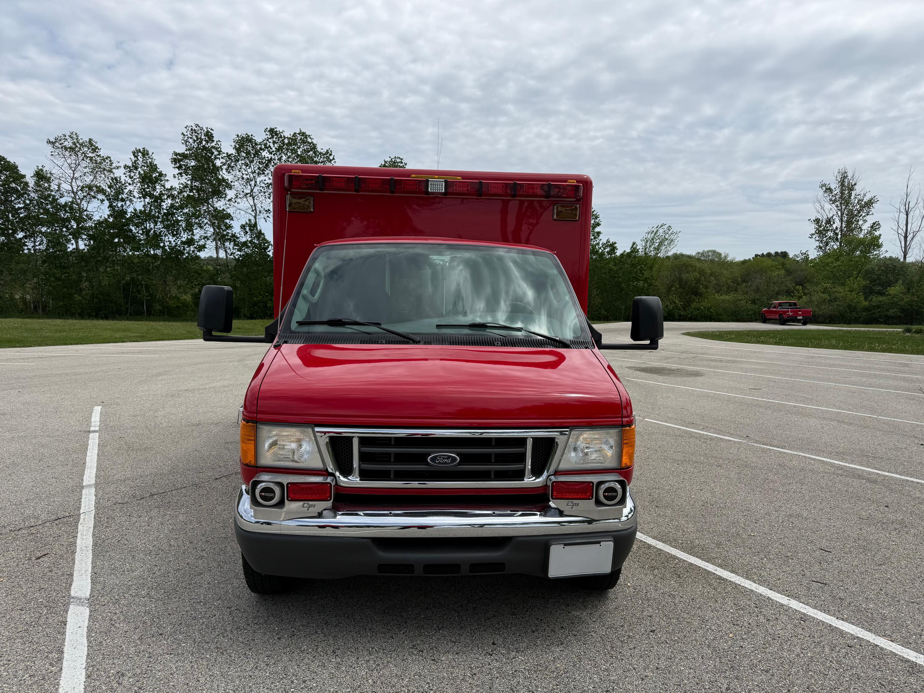 2006 Horton Ford Type III Ambulance - image 3